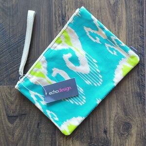 NWT Echo Design Wristlet